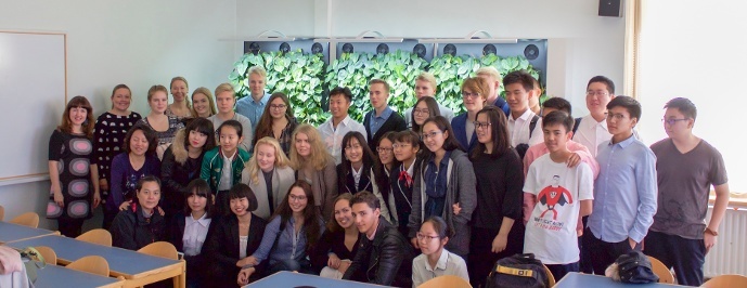 The students visited Hanken. 