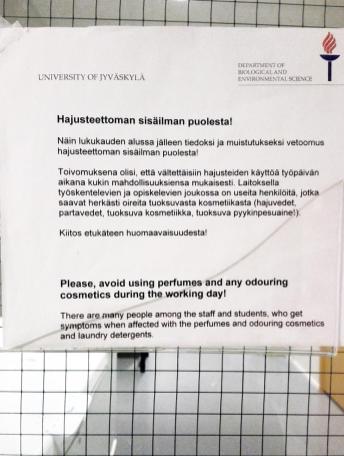 Hajusteiden käyttöä pyydettiin välttämään useissa Jyväskylän yliopiston biologian laitoksen tiloista.