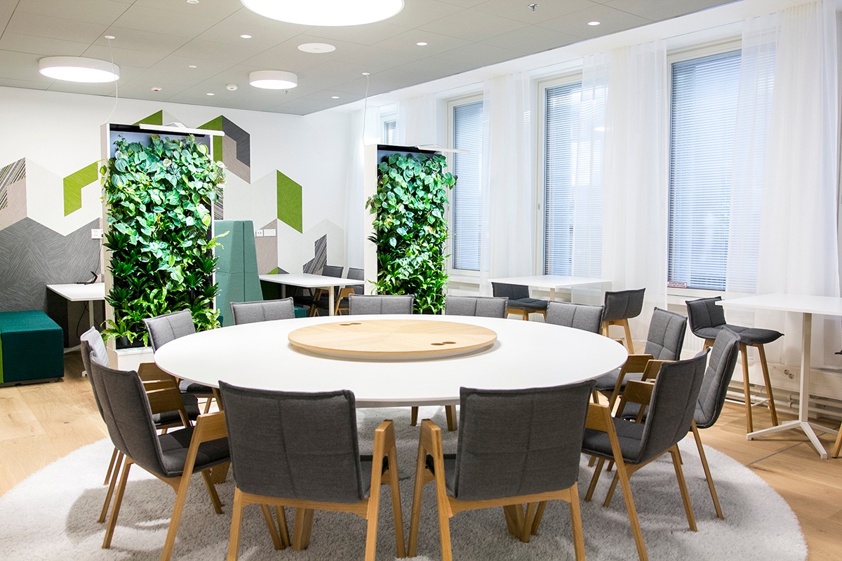 SEB's multifunctional space is a part of a workplace of the future. 