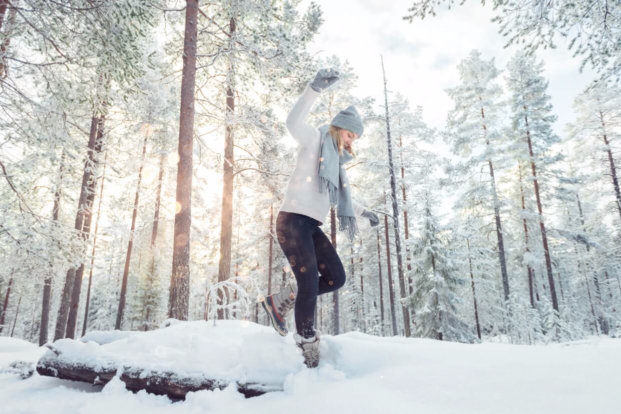 girl-winter-forest-bg