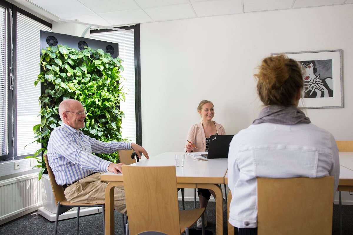 jcdecaux-people-table-naava